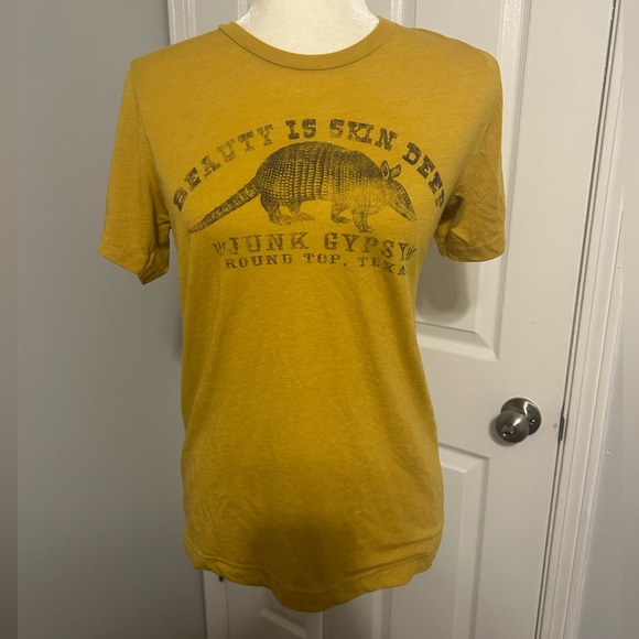 Junk gypsy brand beauty is skin deep armadillo mustard tshirt - Picture 2 of 7